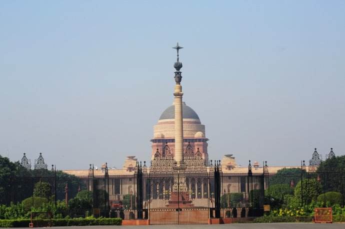 不锈钢井盖与传统的铸铁井盖有什么区别呢